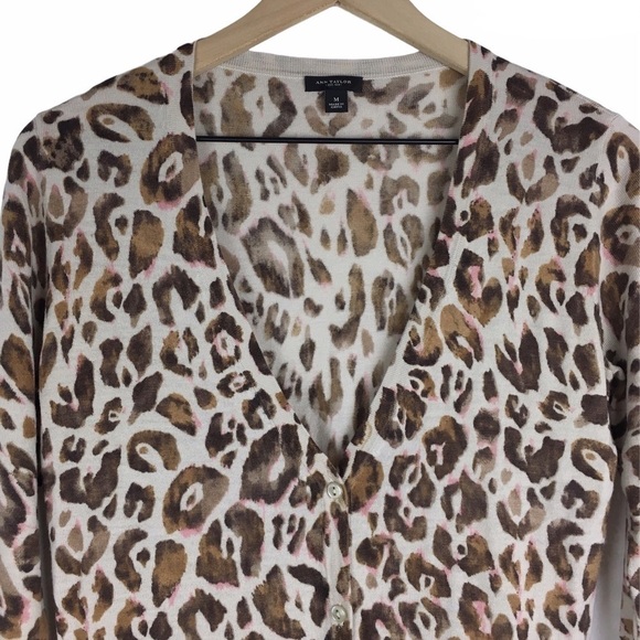 ANN TAYLOR Cardigan 100% Merino Wool Sweater Leopard Animal Print Size Medium - Picture 2 of 9